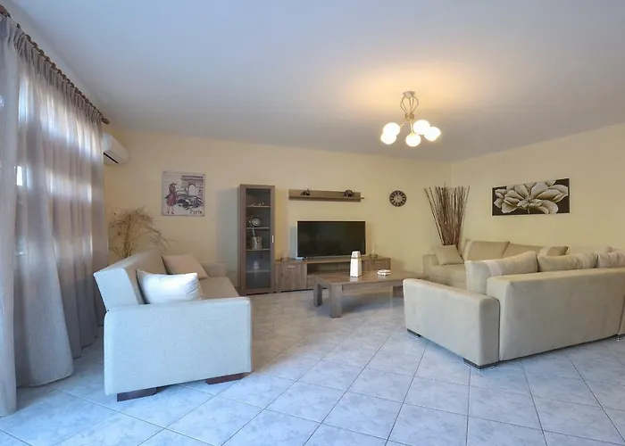 Apartment G&g House *